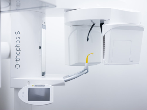  X-ray machine for a quick and low-radiation dental scan.